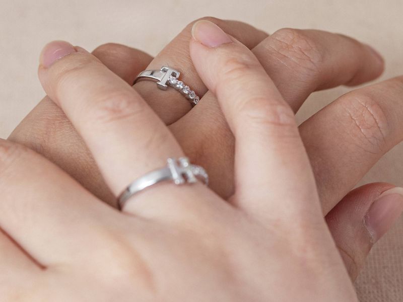 nhan cuoi deo tay nao 1