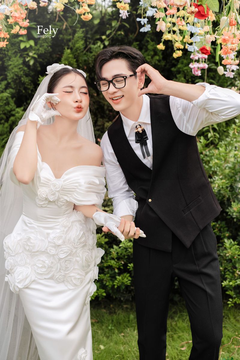 cach cuoi khi chup anh cuoi 1