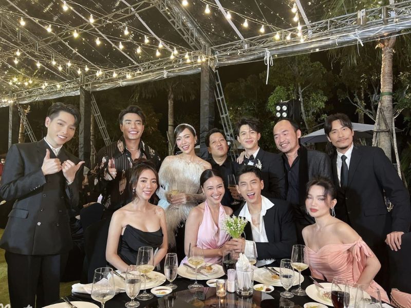 cach phoi do dam cuoi cho nam 4