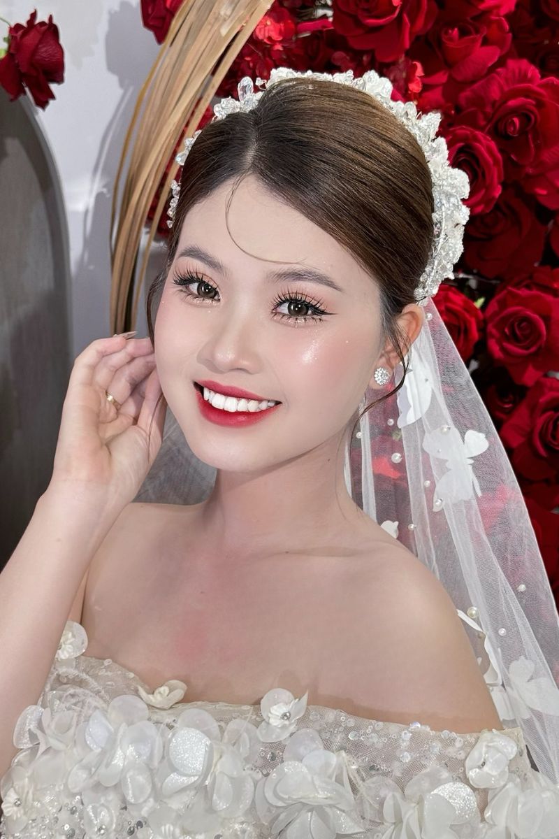kieu toc co dau mat tron 5