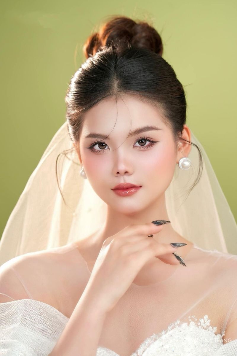 kieu toc co dau mat tron 7