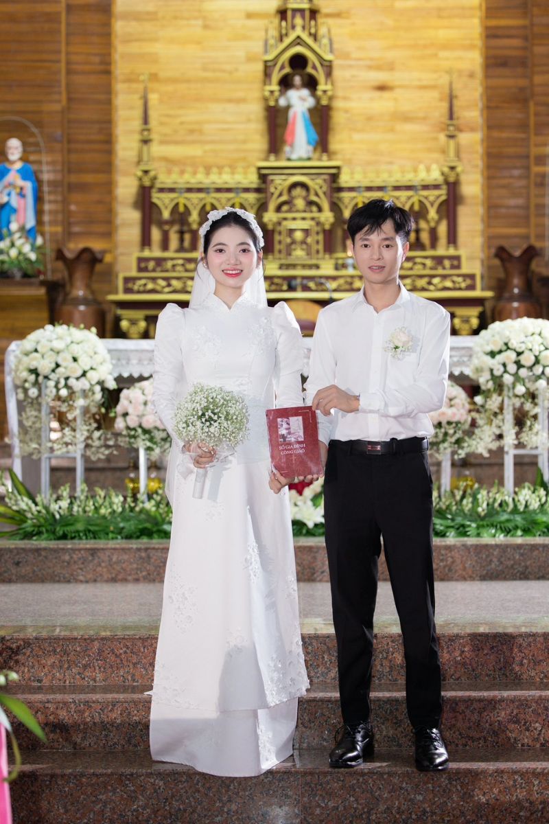 le cuoi trong nha tho 3