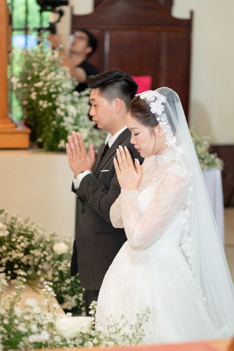 le cuoi trong nha tho 4