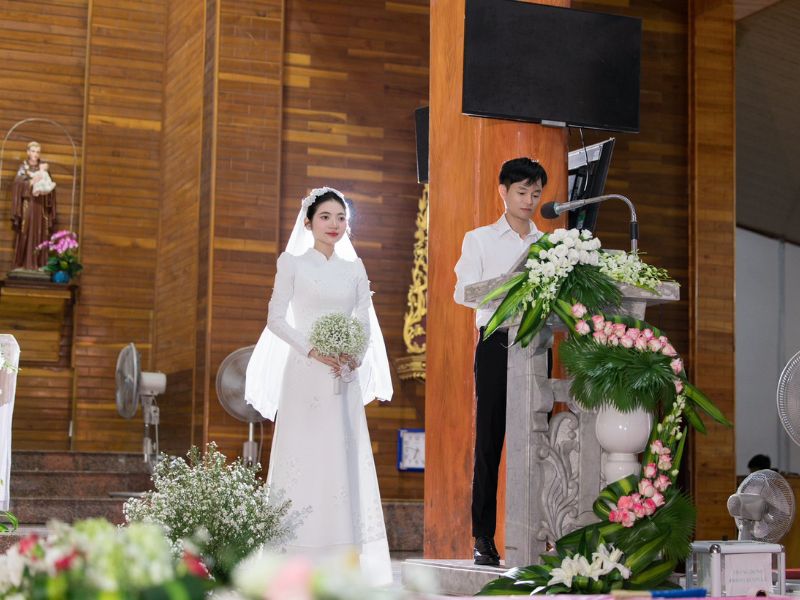 le cuoi trong nha tho 5