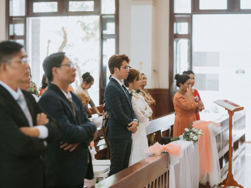 le cuoi trong nha tho 7