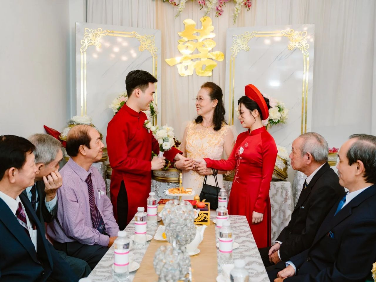 Lễ Đen Là Gì? Tìm Hiểu Phong Tục Trao Lễ Đen Trong Hôn Lễ Việt Nam