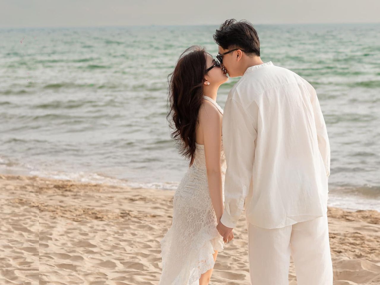 Xu Hướng Trang Phục Chụp Ảnh Cưới Ở Biển Được Yêu Thích Nhất Hiện Nay