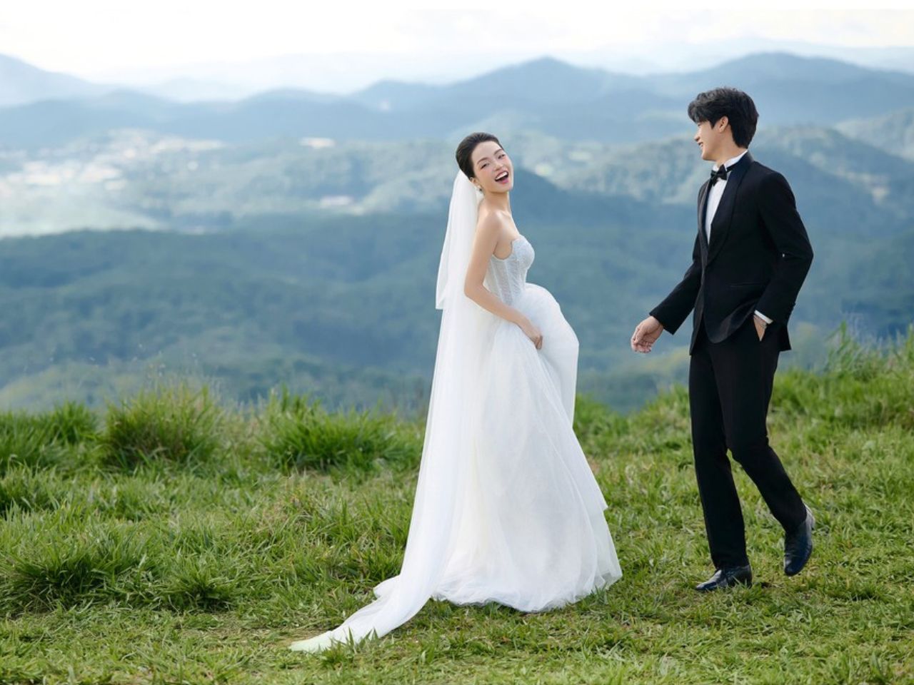 Set Váy Đẹp Chụp Ảnh Ngoại Cảnh Cho Cô Dâu