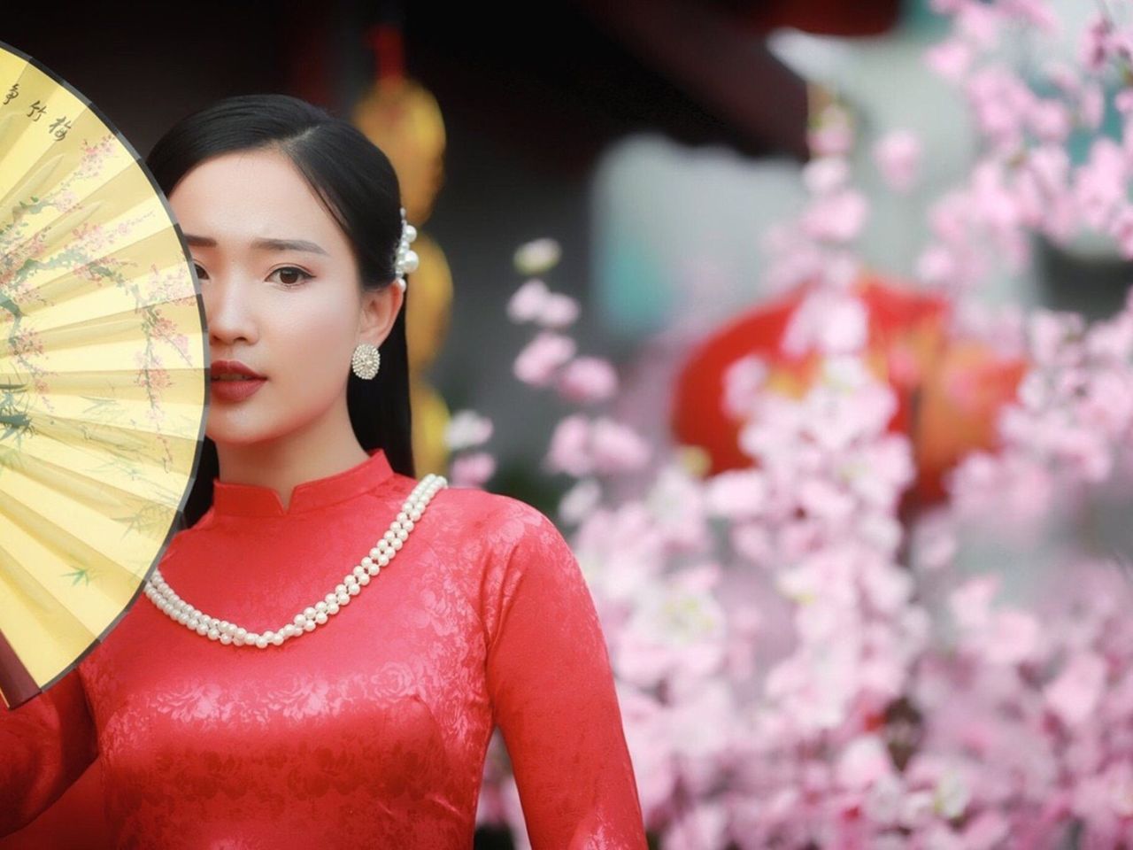 15+ Cách Tạo Dáng Chụp Ảnh Áo Dài Tết Đẹp Lung Linh