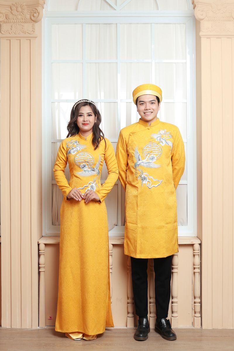 ao dai cuoi mau vang 9