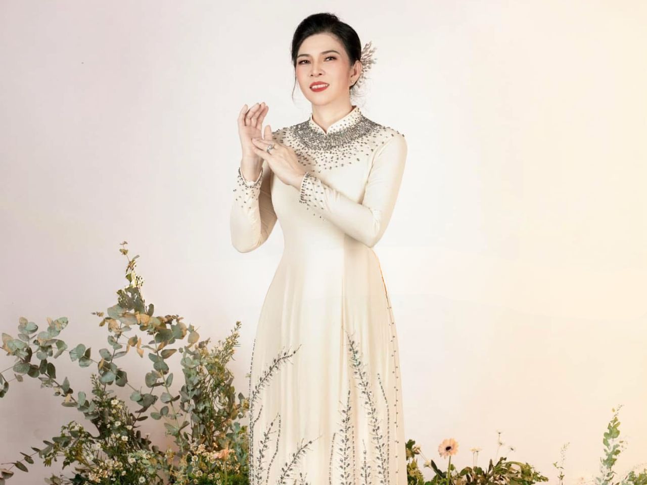 Cách Chọn Áo Dài Mẹ Cô Dâu Phù Hợp Với Từng Dáng Người