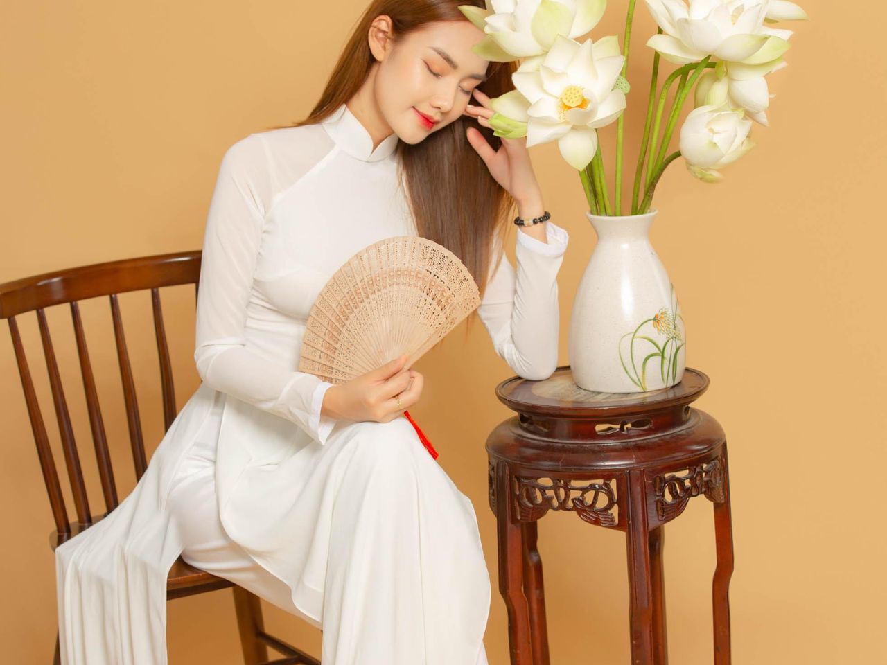 Cách Để Tay Khi Mặc Áo Dài Đẹp Tự Nhiên, Thanh Lịch