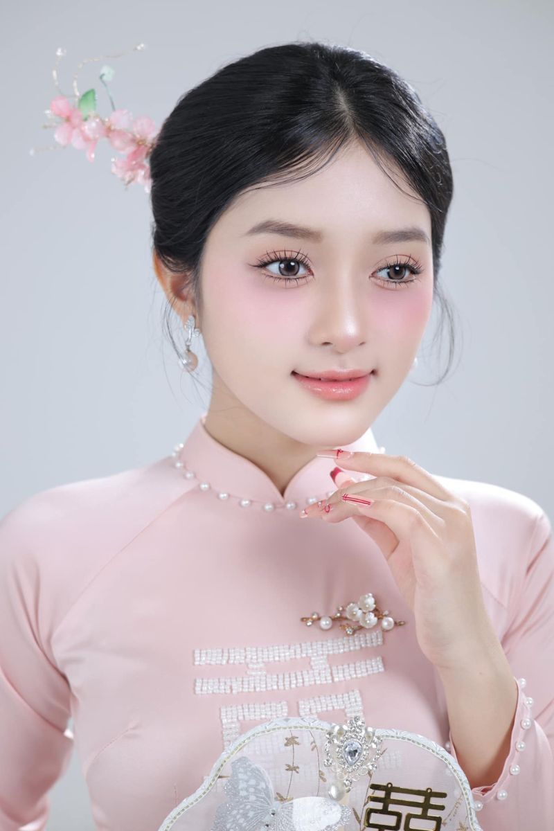 make up co dau tone hong 1