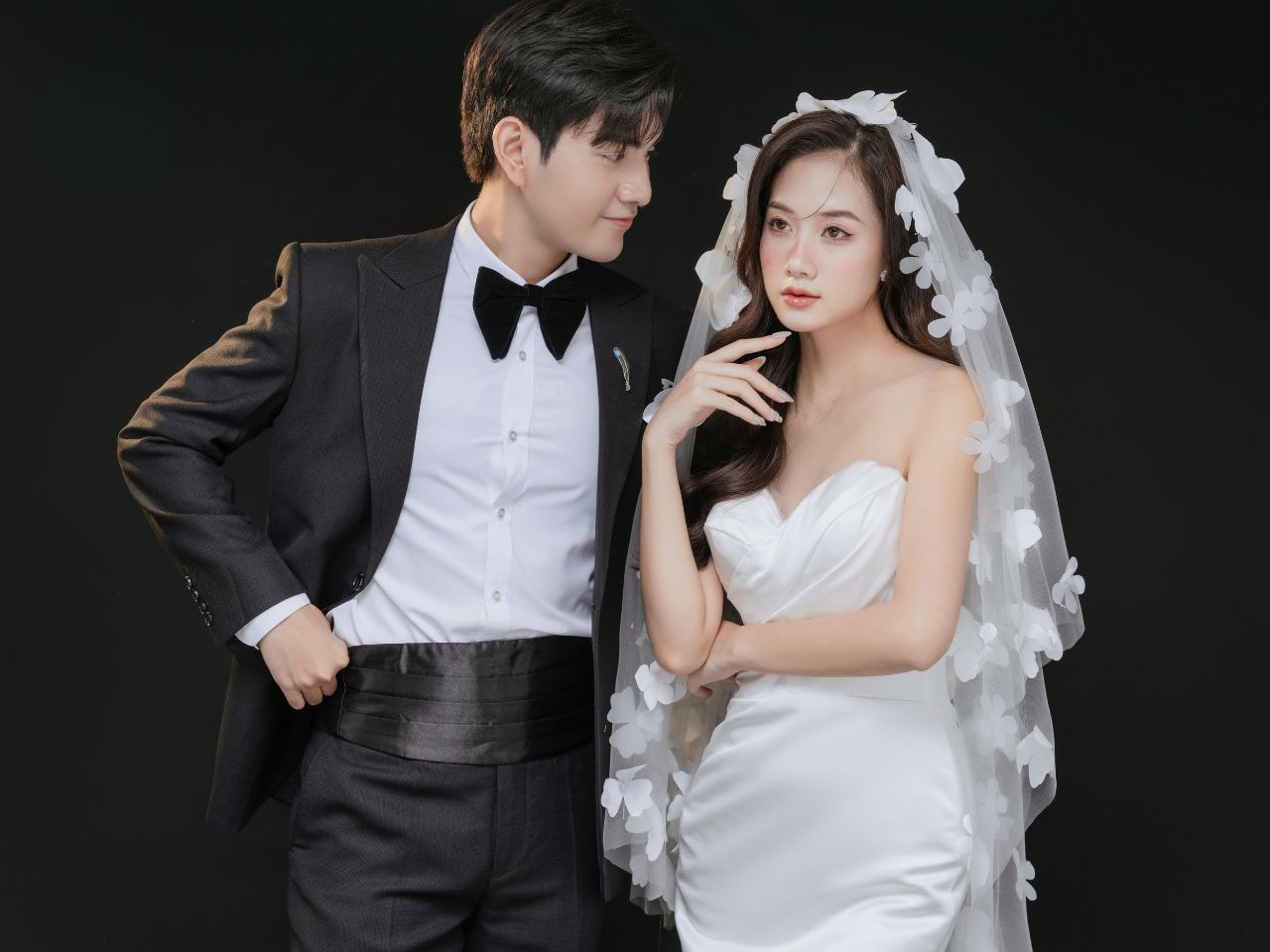 10 Phong Cách Trang Điểm Cô Dâu Tông Cam Đẹp Tự Nhiên