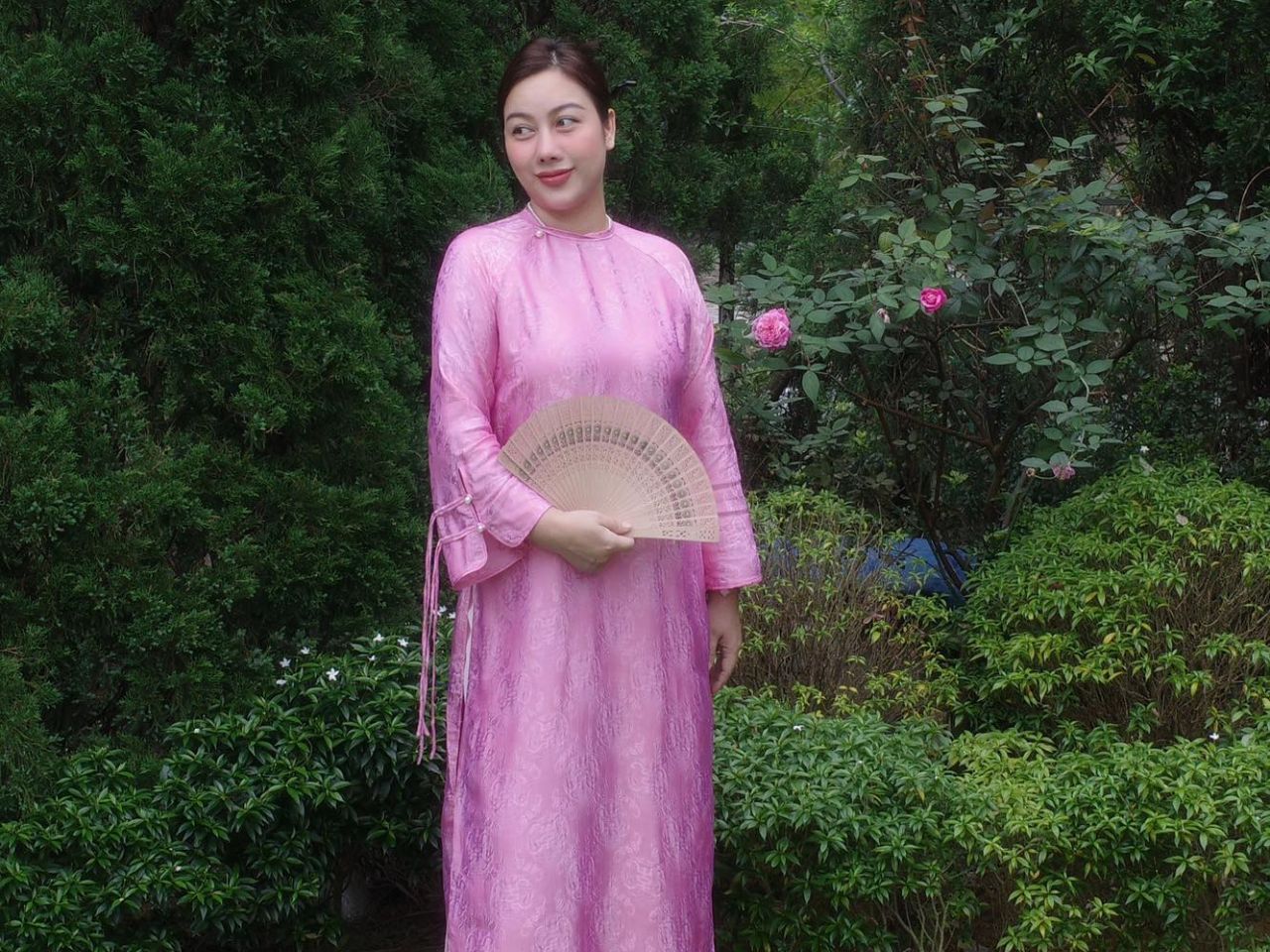 Áo Dài Đính Ngọc Trai Là Gì? Vì Sao Được Ưa Chuộng Trong Thời Trang Cưới?