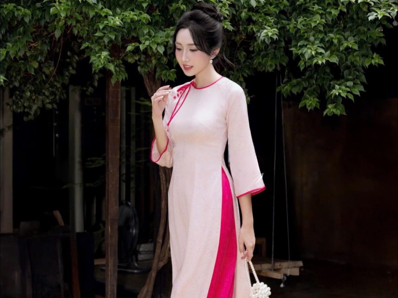 Áo Dài Hồng Phối Quần Màu Gì Đẹp? Gợi Ý Cách Mix Chuẩn Từng Tông Da