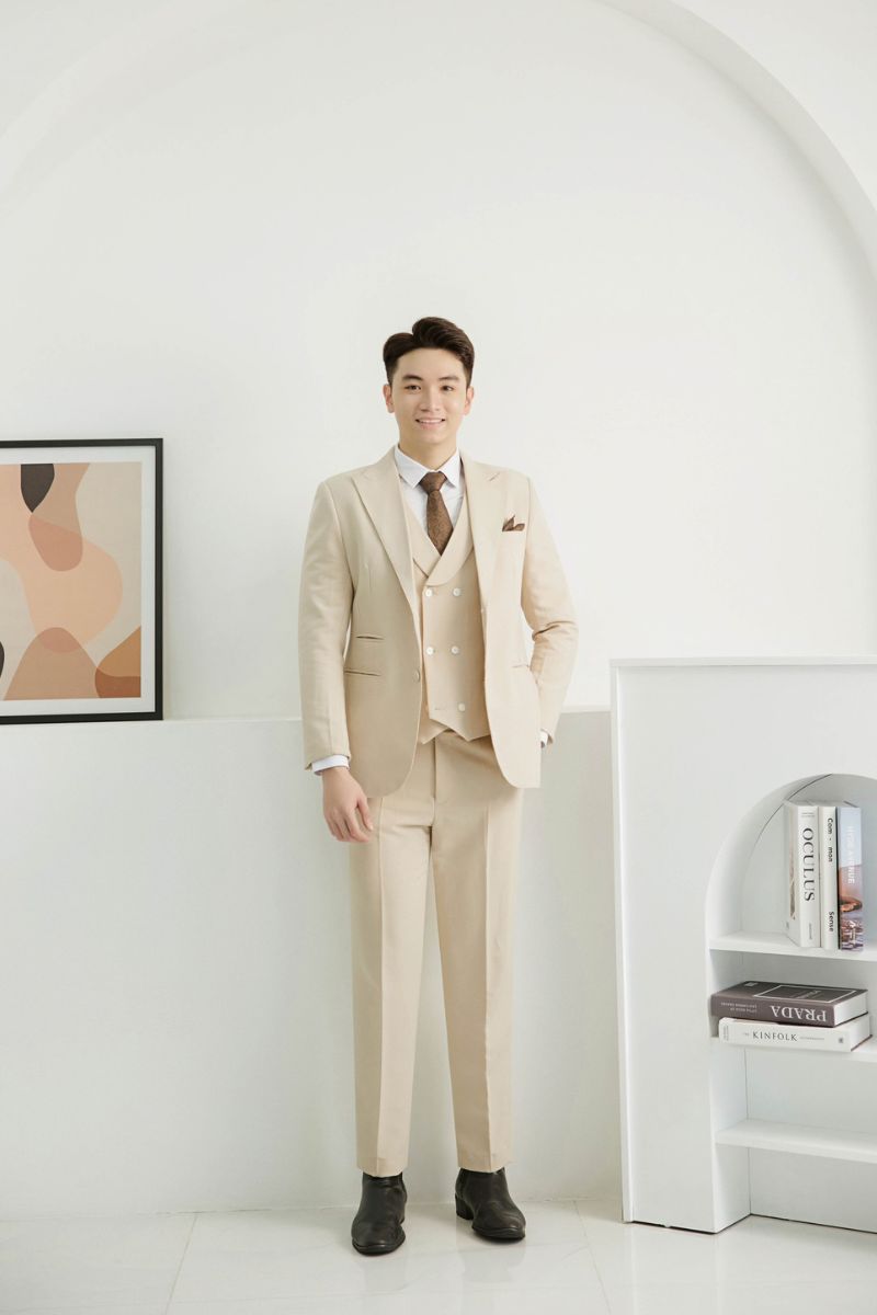 chup anh cuoi nen mac vest gi10