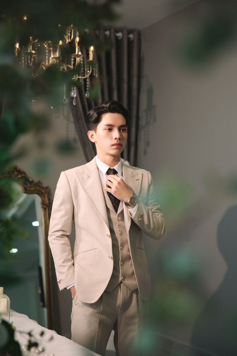 chup anh cuoi nen mac vest gi2