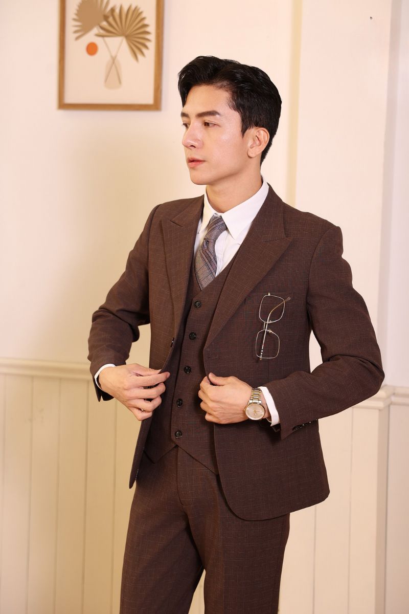 chup anh cuoi nen mac vest gi7