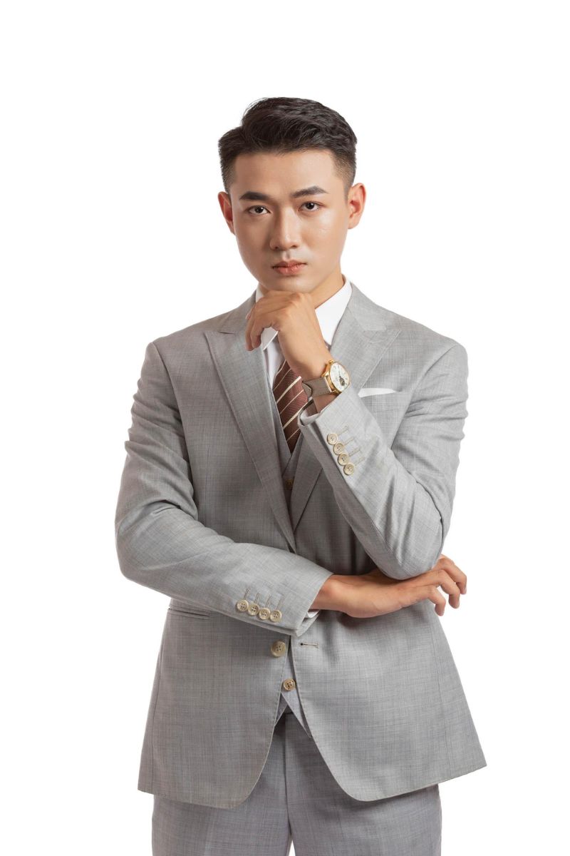 chup anh cuoi nen mac vest gi8