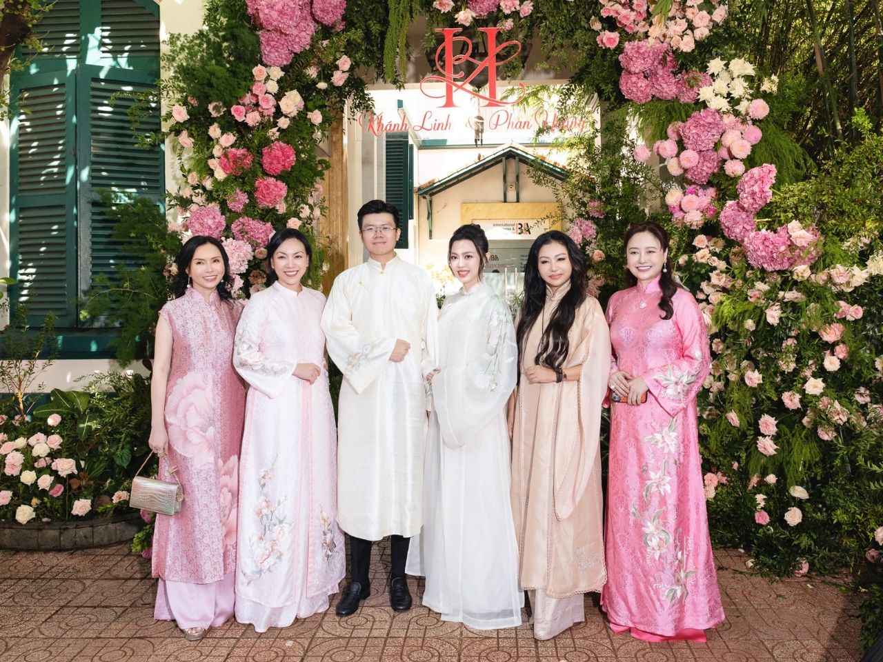 Lễ Báo Hỉ Là Gì? Ý Nghĩa Và Cách Tổ Chức Trang Trọng Theo Phong Tục Việt