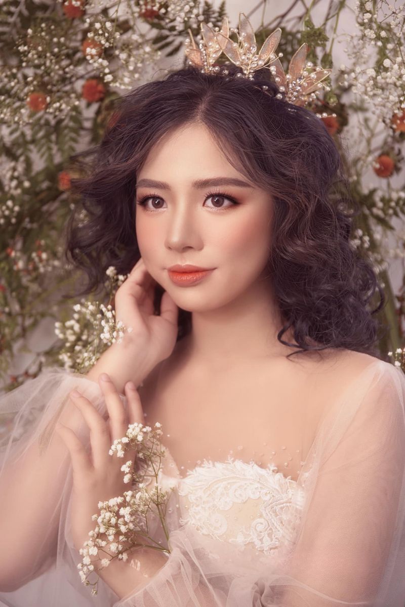 trang diem co dau toc nhuom 5