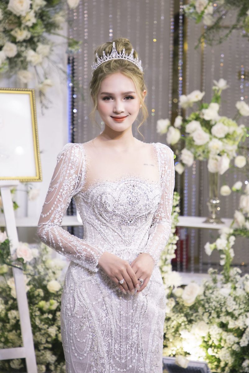 trang diem co dau toc nhuom 7