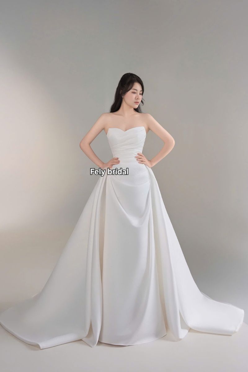 Váy Cưới Chữ A Cúp Ngực Đuôi Dài Nơ Lưng