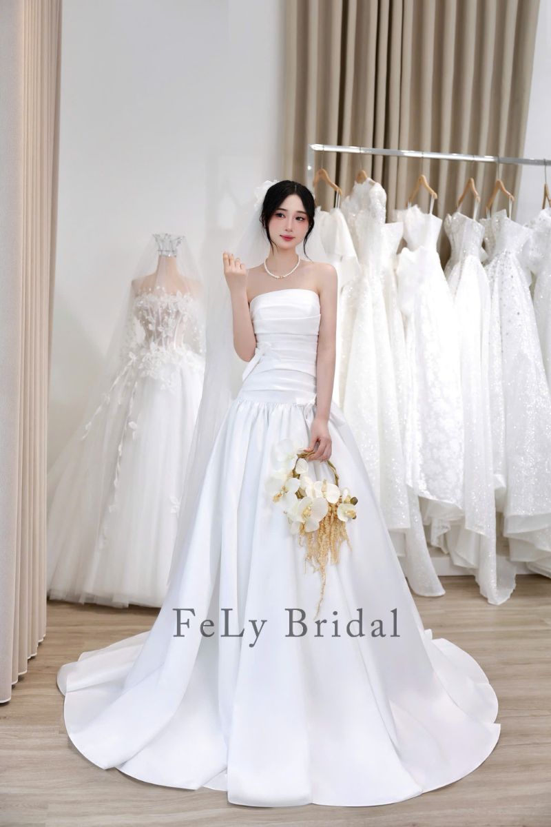 Váy cưới chữ A lụa phi bóng cúp ngực đính nơ