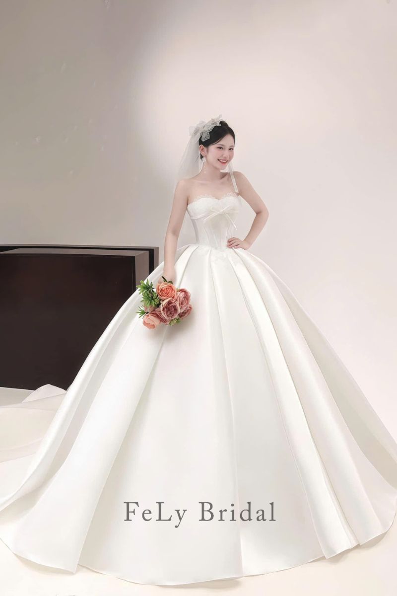 Váy cưới công chúa cúp ngực ren