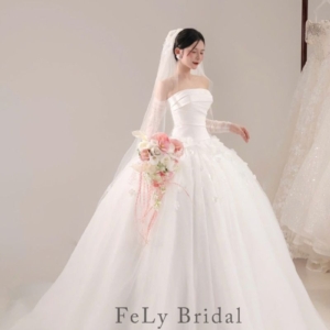 Váy cưới công chúa cúp ngực tay voan