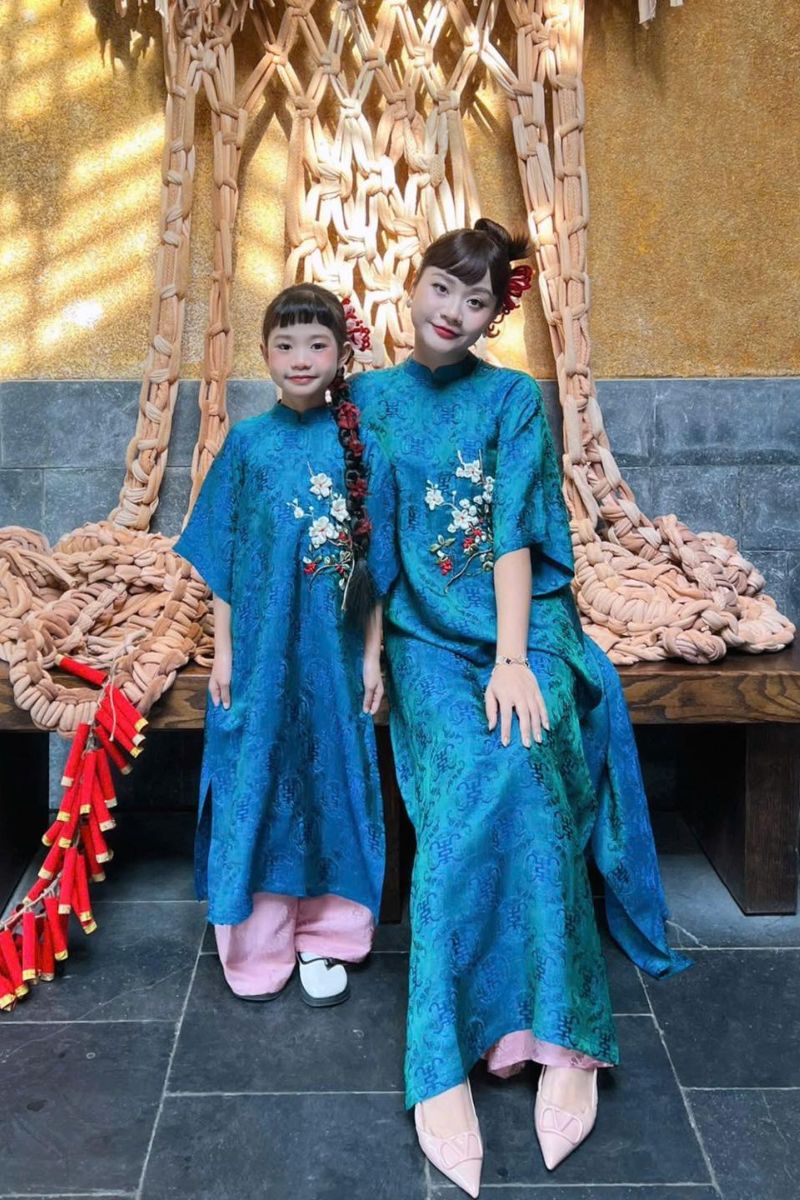ao dai me va be12