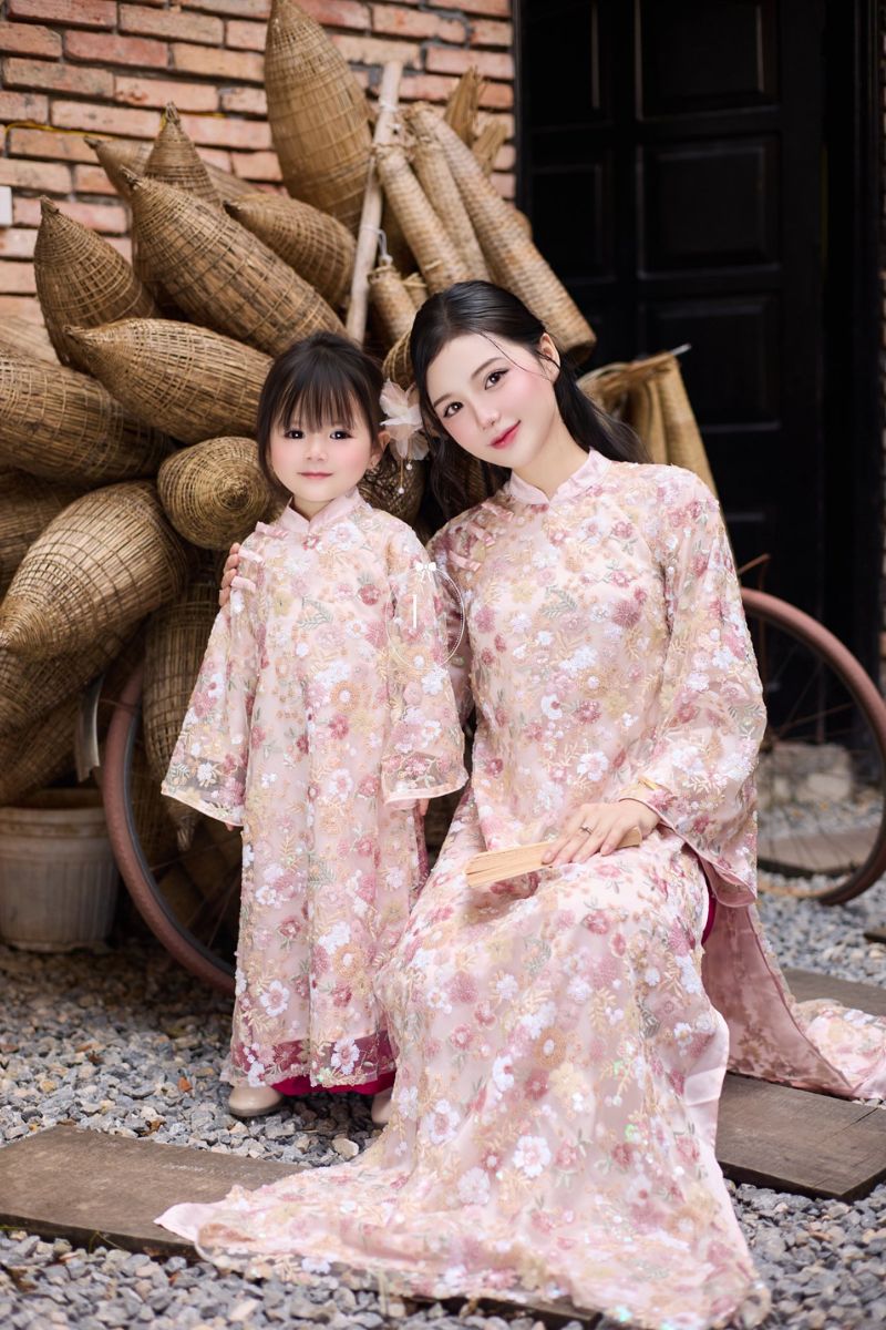 ao dai me va be14