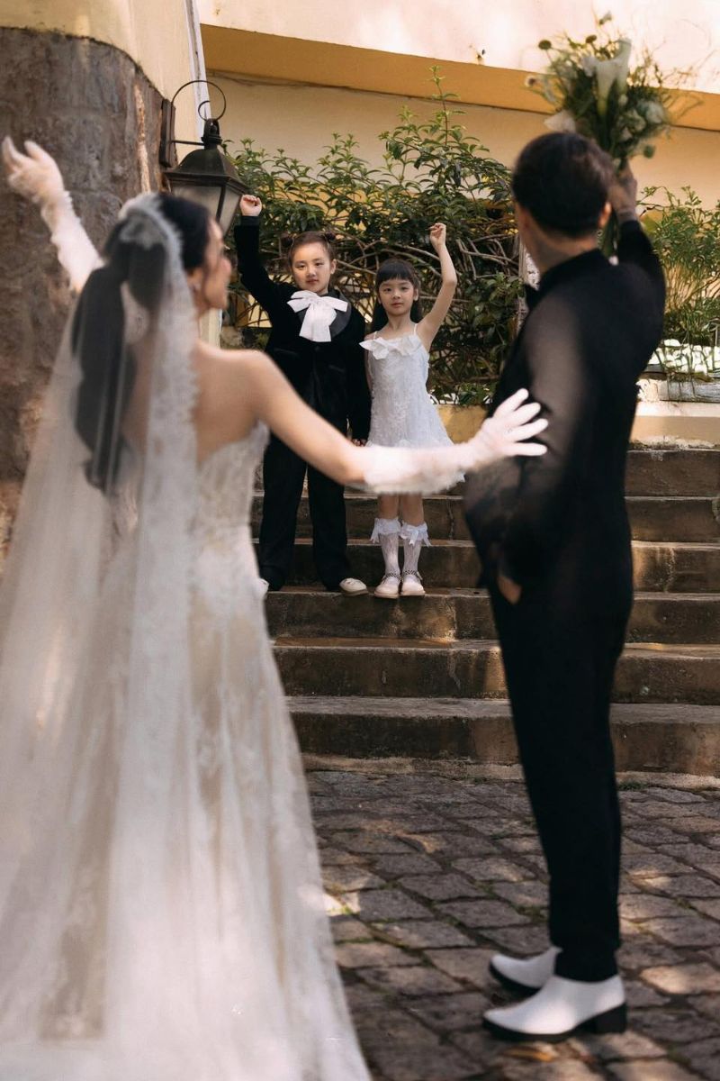 kieng 2 dam cuoi trong 1 nam6