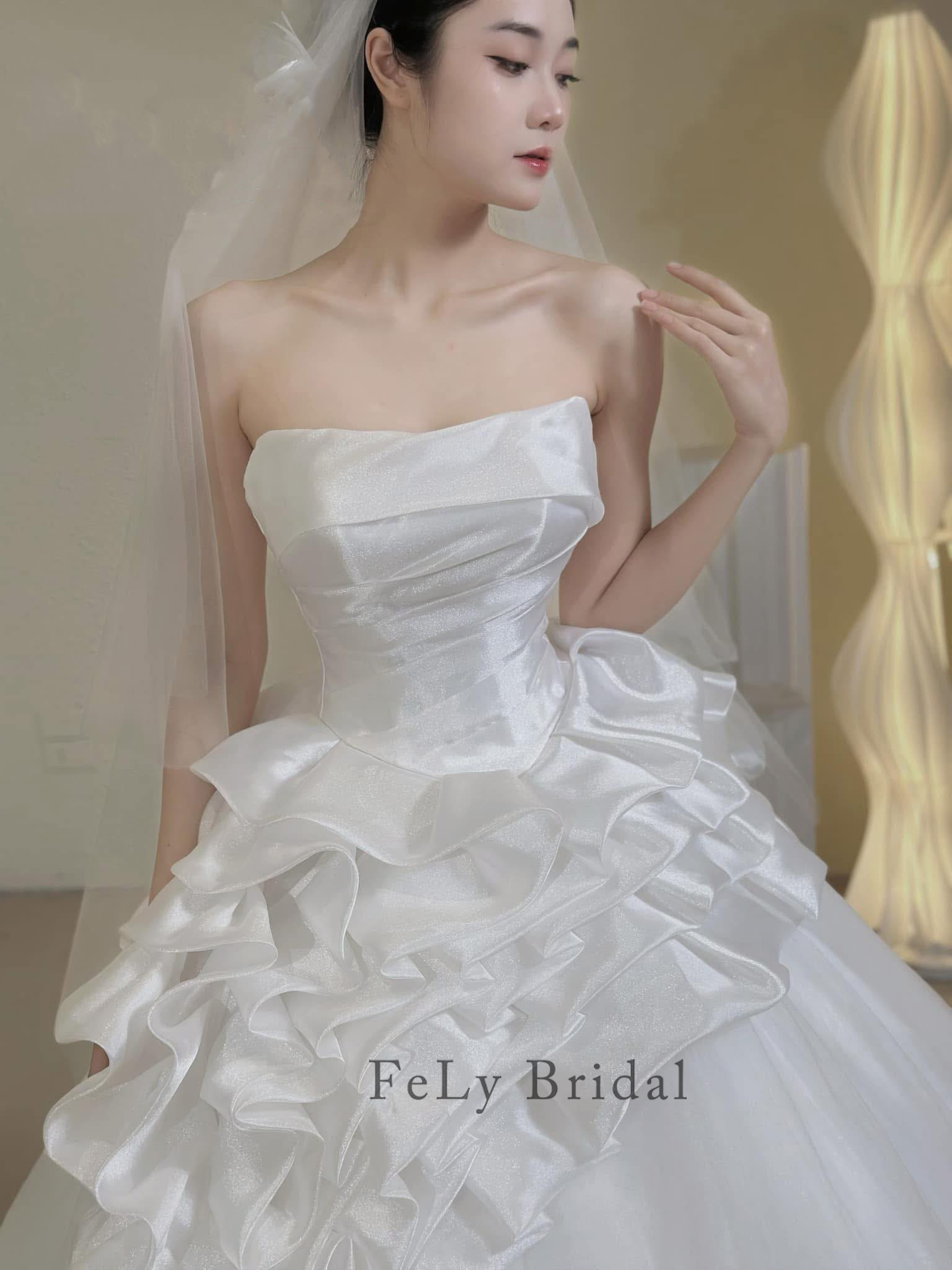 vay cong chua satin trang xep tang sang trong5