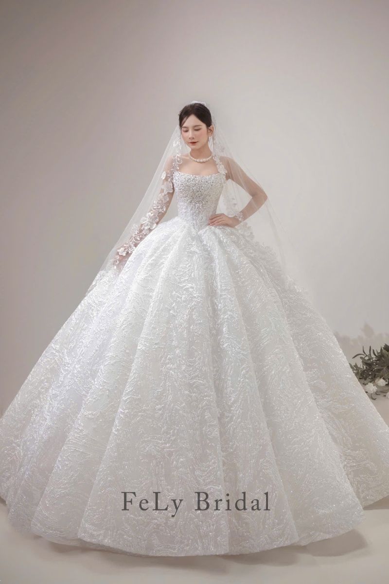 Váy cưới công chúa cúp ngực tùng váy vân sóng