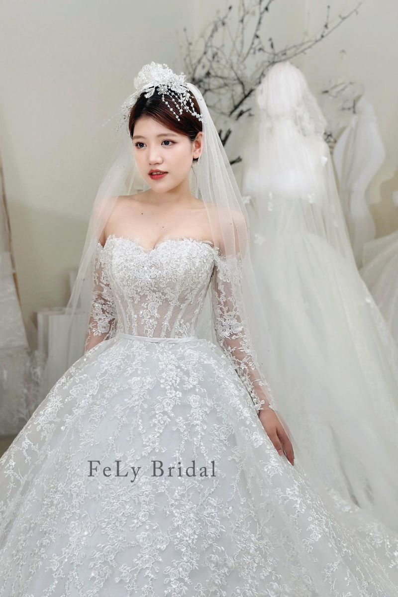 Váy Cưới Công Chúa Ren Thêu Tay Dài