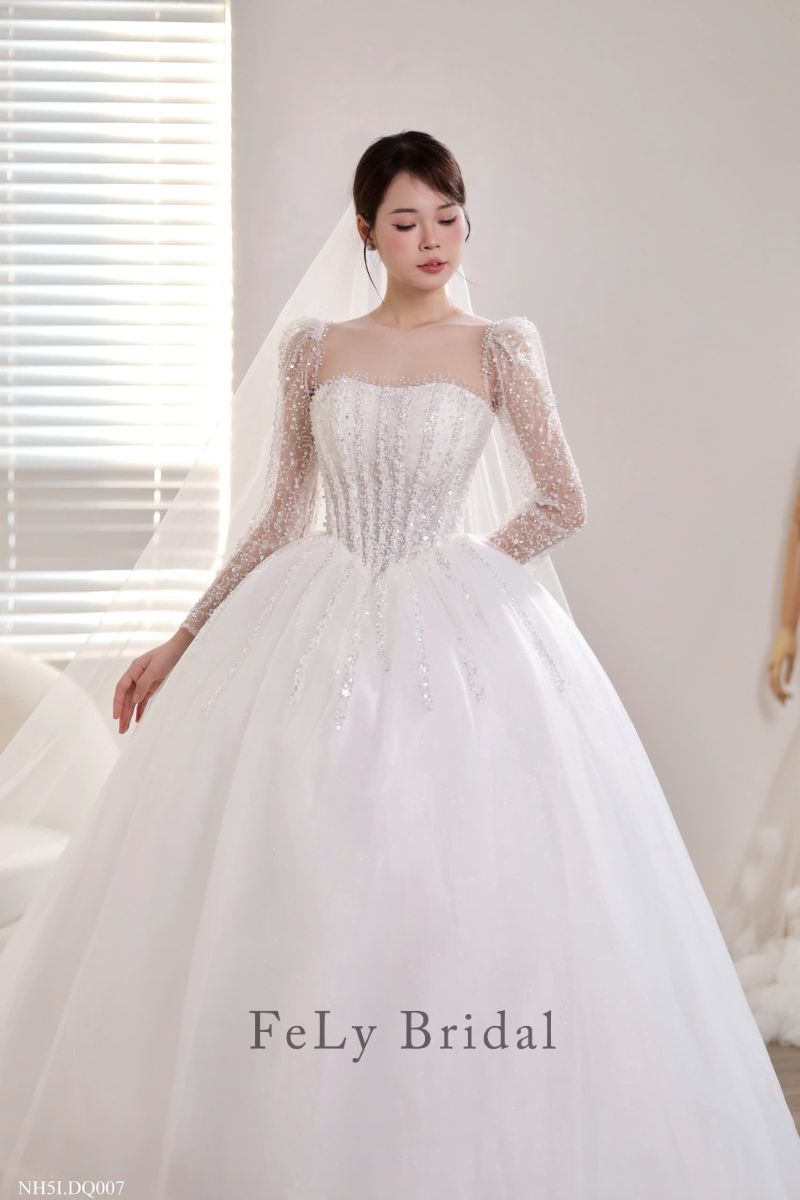 Váy Cưới Công Chúa Tay Dài Phồng Đính Hạt Lấp Lánh Váy Cưới Công Chúa Tay Dài Phồng Đính Hạt Lấp Lánh