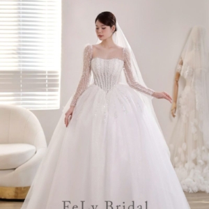 Váy Cưới Công Chúa Tay Dài Phồng Đính Hạt Lấp Lánh