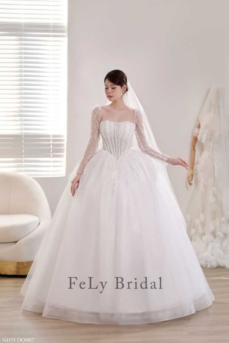 Váy Cưới Công Chúa Tay Dài Phồng Đính Hạt Lấp Lánh