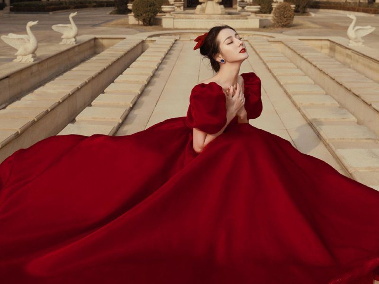 Phong Cách Váy Cưới Đỏ Sang Trọng, Tạo Điểm Nhấn Cá Tính