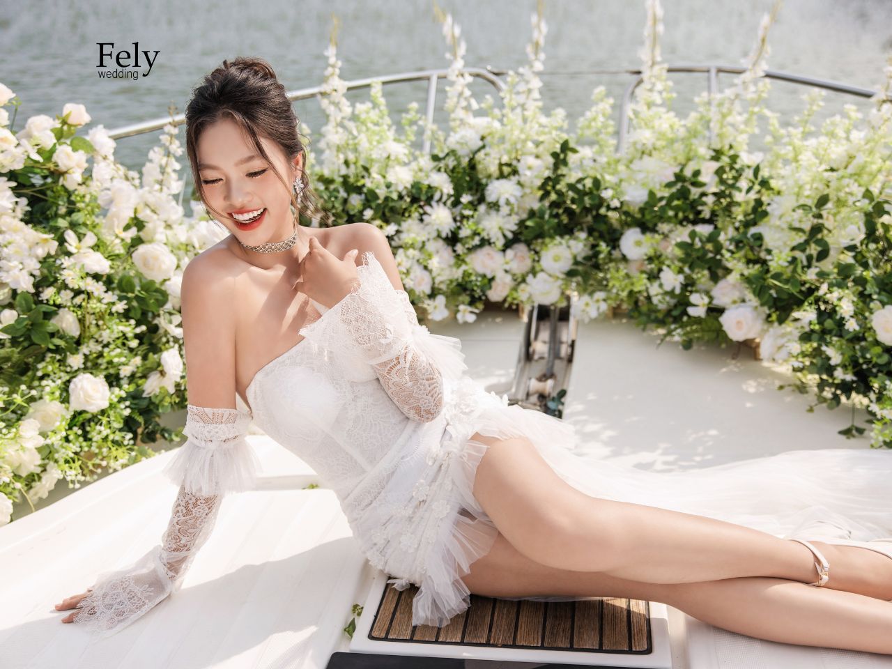 Váy Cưới Ngắn Hiện Đại Cho Cô Dâu Cá Tính Năm 2026