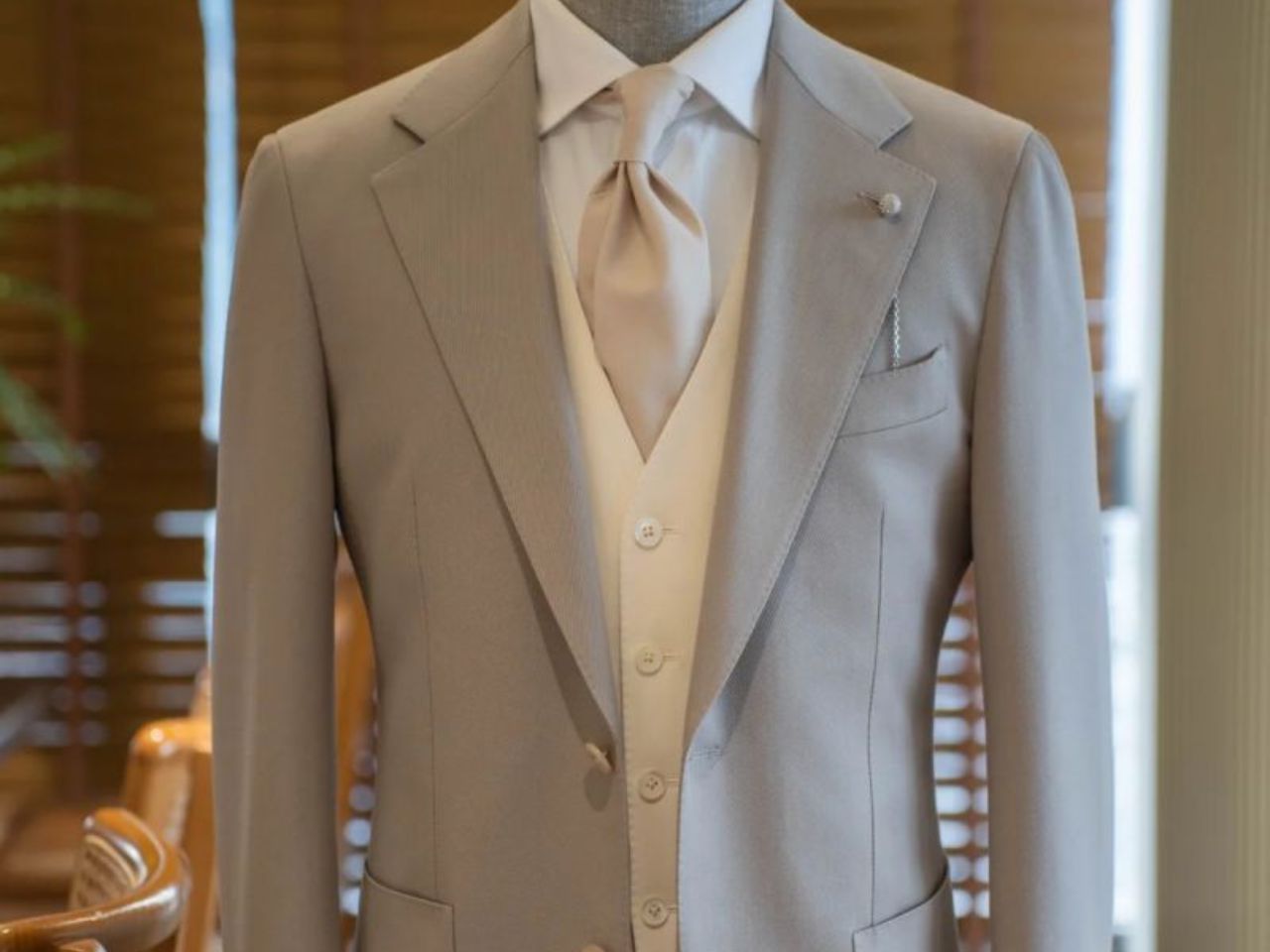 Bí Quyết Chọn Vest Cho Chú Rể Mập Giúp Dáng Gọn Gàng Hơn