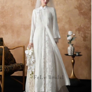 Áo dài cưới cách tân gấm vân hoa chìm phối ren