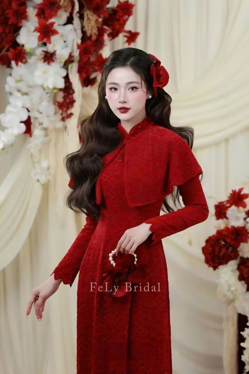 Áo dài cưới cổ điển phối cape ren