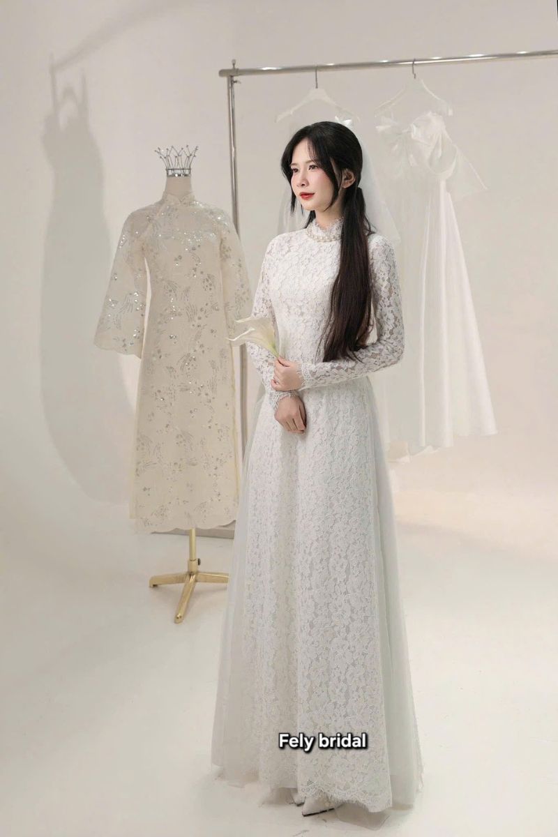 Áo dài cưới phủ ren thêu tay