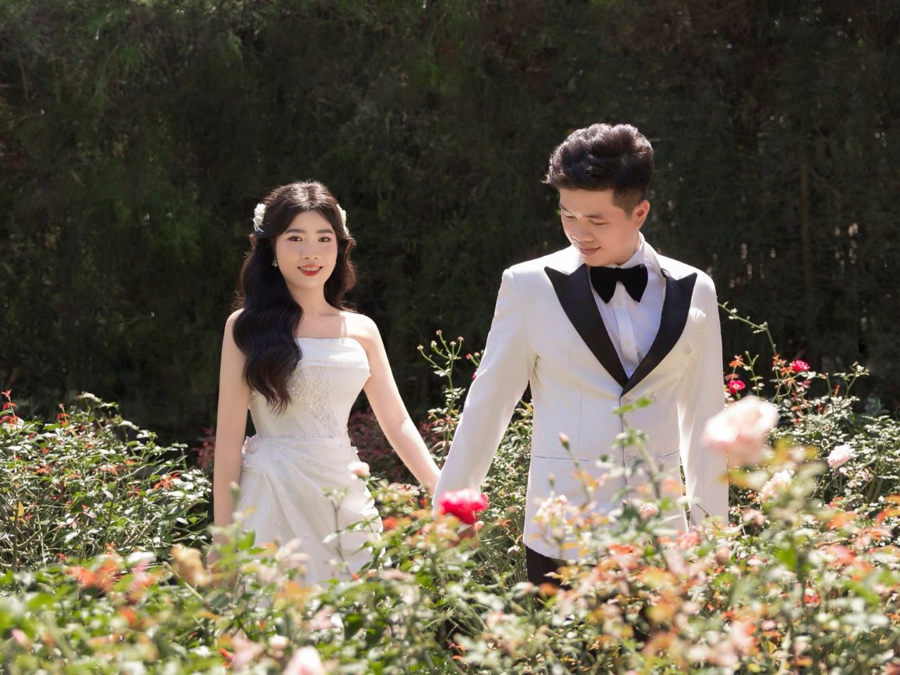 Cách Tạo Dáng Chụp Ảnh Cổng Cưới Đẹp Nhất