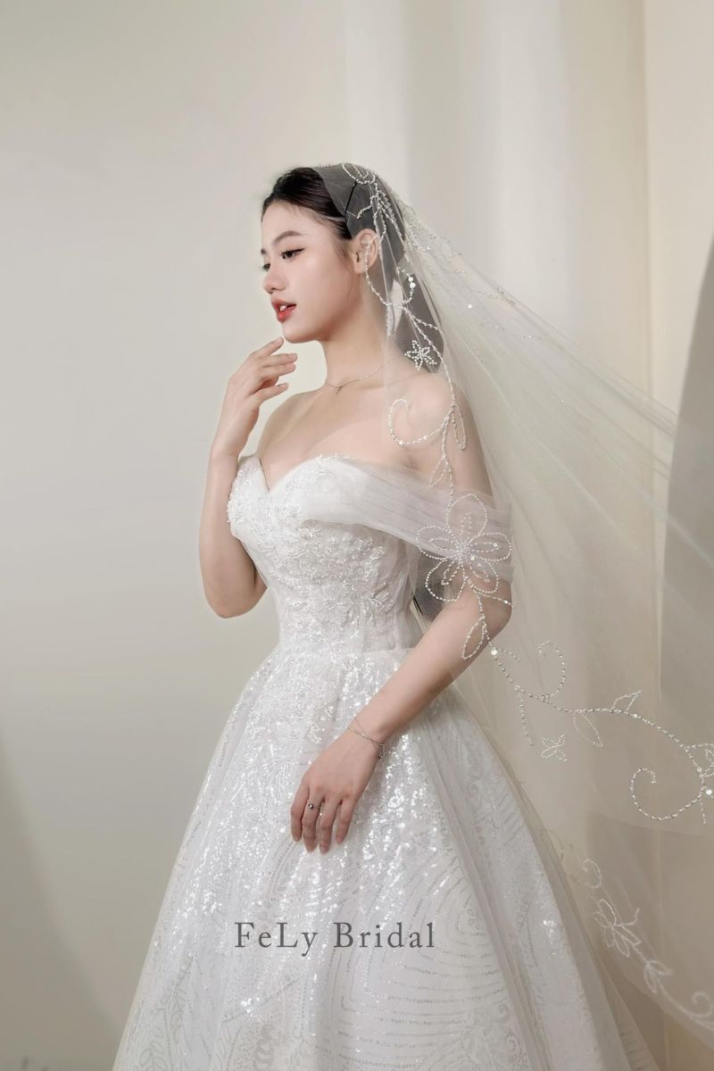 vay cong chua anh trang ren corset tre vai