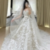 Váy cưới chữ A cúp ngực phủ voan đính hoa nhí 3D
