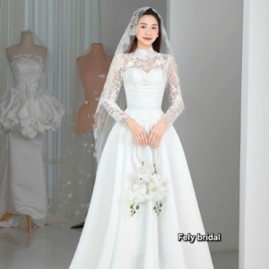Váy cưới chữ A ren hoa cổ cao thanh lịch